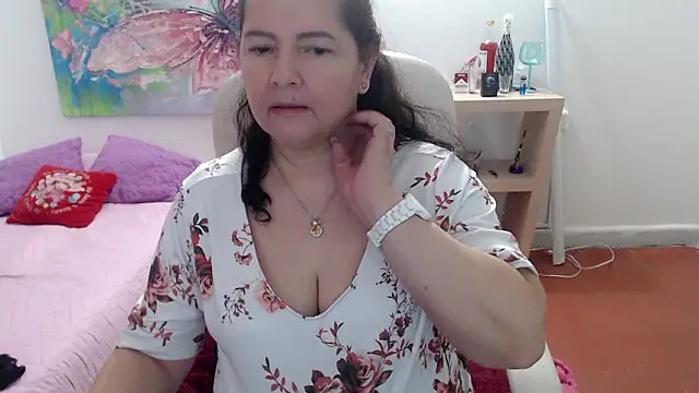 leonela_69's cam snapshot