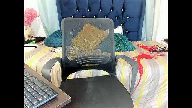 Inaya_Khalifa's cam snapshot