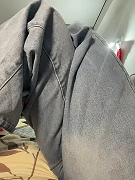 CurlyLara live sex cam