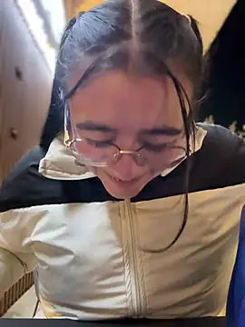 vaneelee's cam snapshot