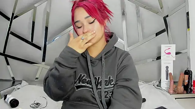 Catherinee69_x's cam snapshot