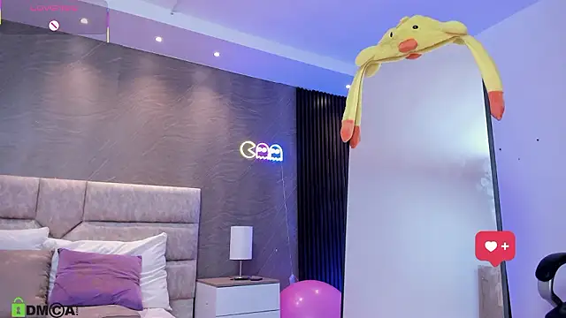 Arinextdoor's cam snapshot