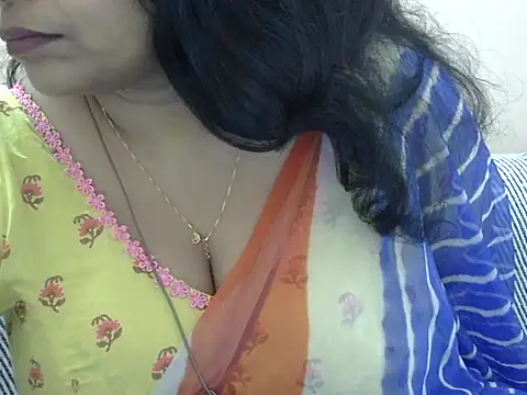 Chatwithsia's cam snapshot