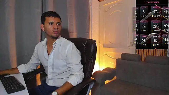 Hideintheoffice live sex cam