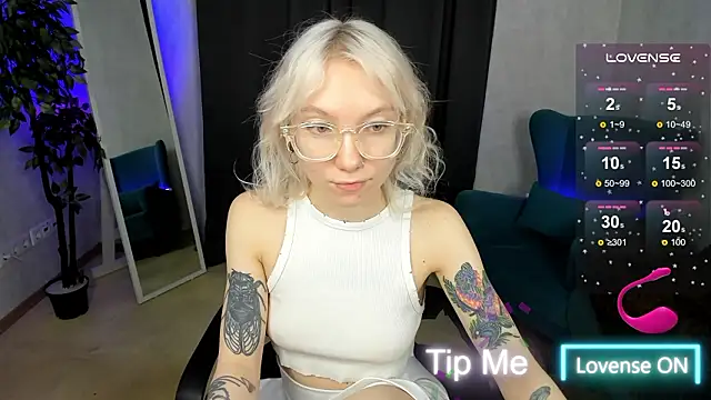 tattoo_art_baby's cam snapshot