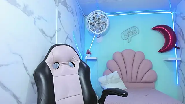 nicol_ross19's cam snapshot