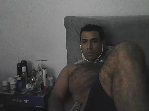 AlphaLatinoBear's cam snapshot