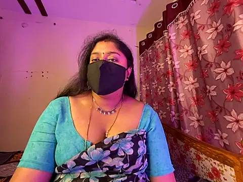 LouleyRanii live sex cam