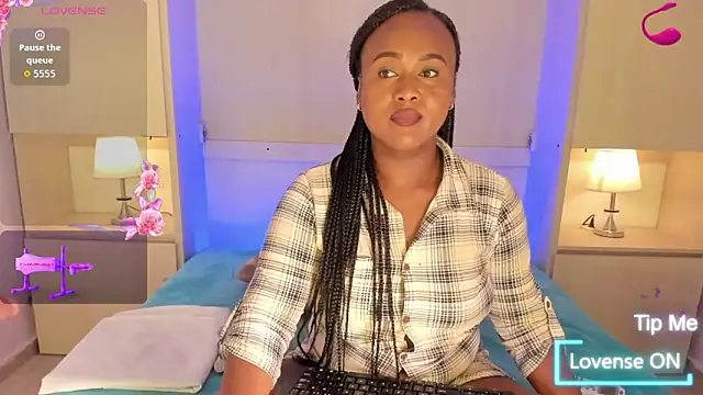 EmilyyStuart's cam snapshot