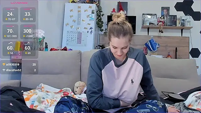 Girl_alone_home's cam snapshot