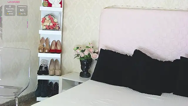 Rossaliaa live sex cam