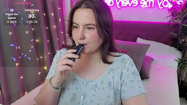 FeralPeach's cam snapshot