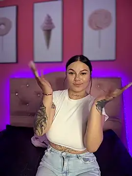 Megaan__More's cam snapshot