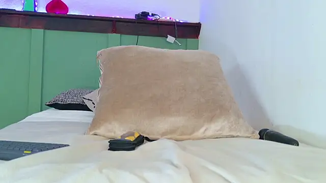 azaria_w's cam snapshot