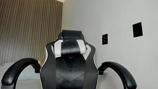 dania_miller_'s cam snapshot