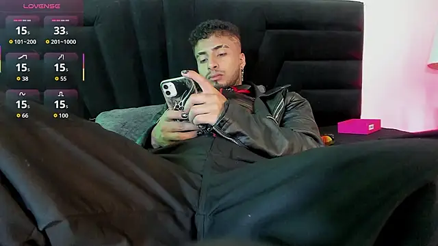 JuanCamiilo_66 live sex cam