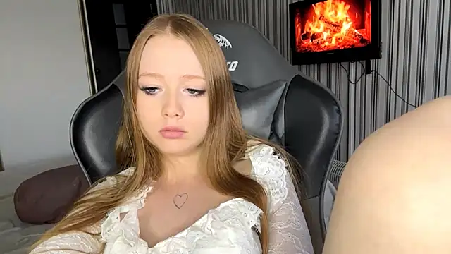 EmilyBubble's cam snapshot