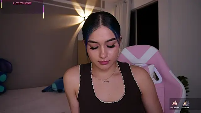 AnnyHizzle's cam snapshot