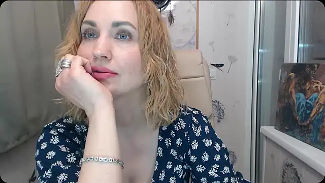 KatrinAlluring's cam snapshot