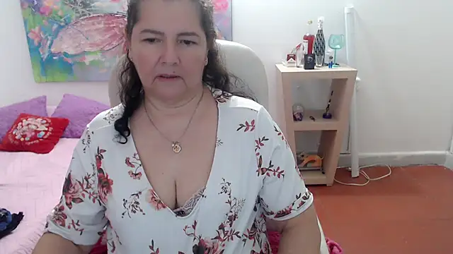 leonela_69's cam snapshot