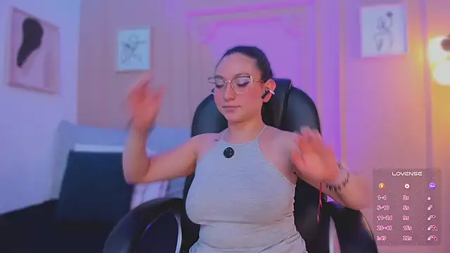 lucy_neil's cam snapshot