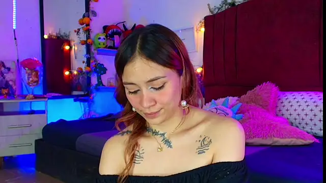 alisson_zafiro_'s cam snapshot