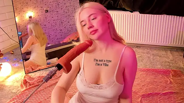 Lillie_Berry's cam snapshot