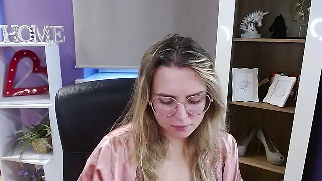 Zoey_Erotic's cam snapshot