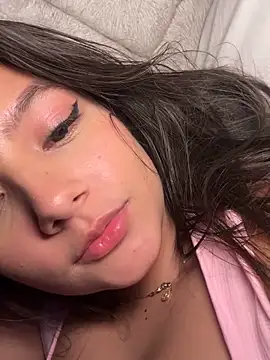 EmmiiGlow live sex cam