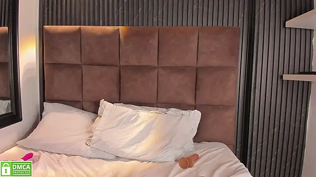 Sussy_Vixen's cam snapshot