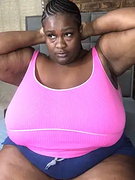 bustytitsxxx's cam snapshot