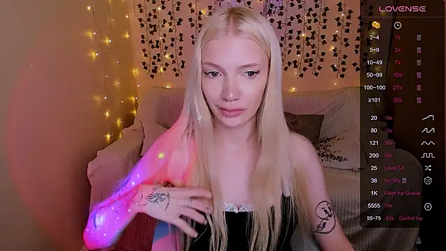 AnyaTaylor_'s cam snapshot