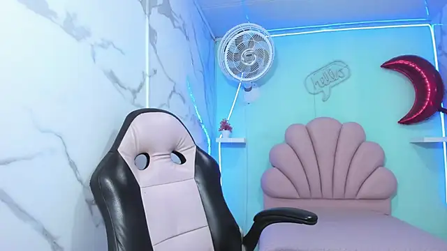 nicol_ross19's cam snapshot