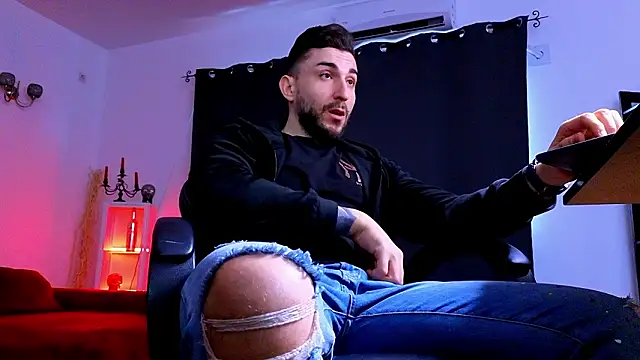 MightyAaron66 live sex cam