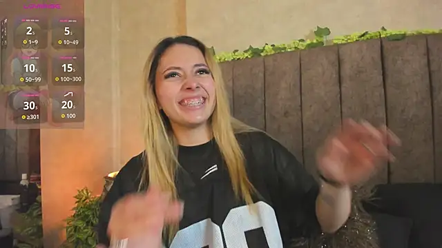 LanaMills_'s cam snapshot