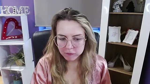 Zoey_Erotic's cam snapshot