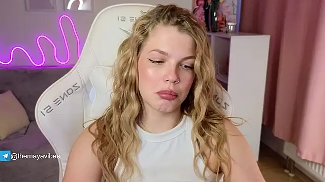 Maya_Rave's cam snapshot