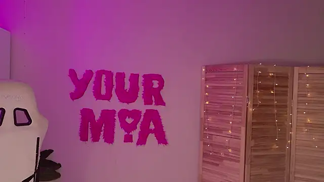 Miss_Mia_Murr's cam snapshot