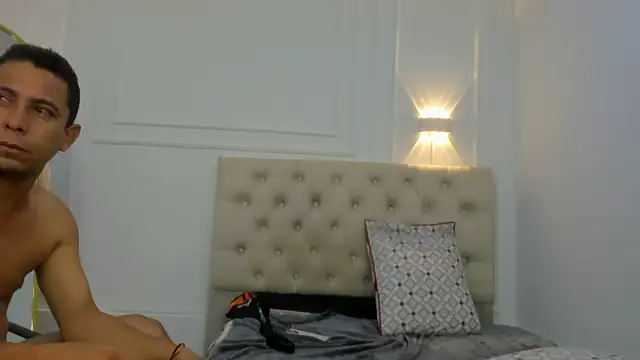 charlotte_dante212's cam snapshot