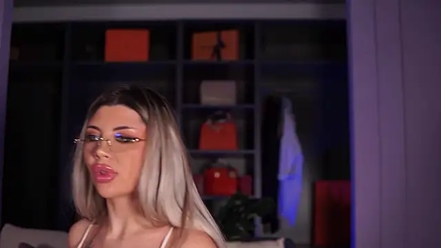 Monique_Celeste's cam snapshot