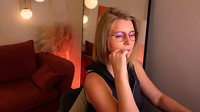 Annie_Light's cam snapshot