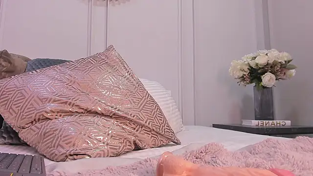 CharlotteBrownn_'s cam snapshot