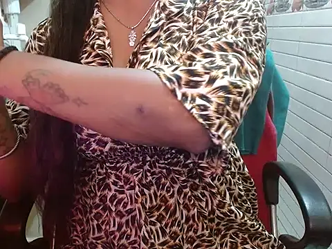 LovingPihu's cam snapshot