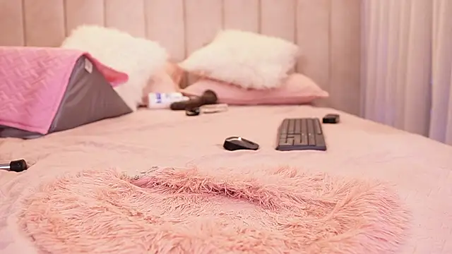 emyli_sw_'s cam snapshot