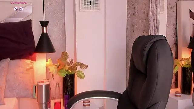 Megan-8's cam snapshot