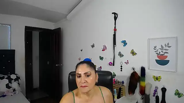 mature_bigboobs10's cam snapshot