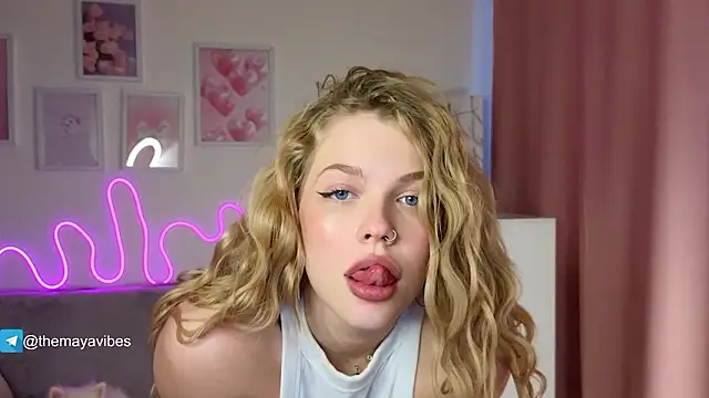 Maya_Rave's cam snapshot