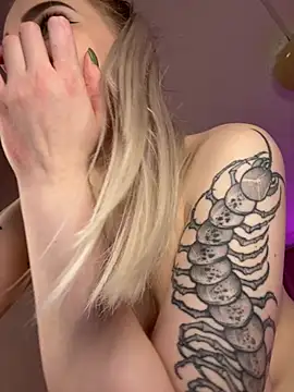 HugeBoobsAlice's cam snapshot