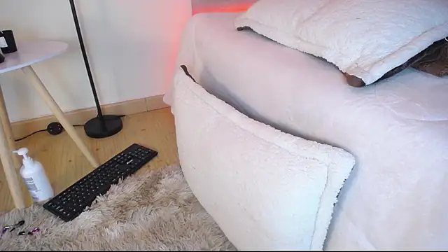 Miss_Loise's cam snapshot