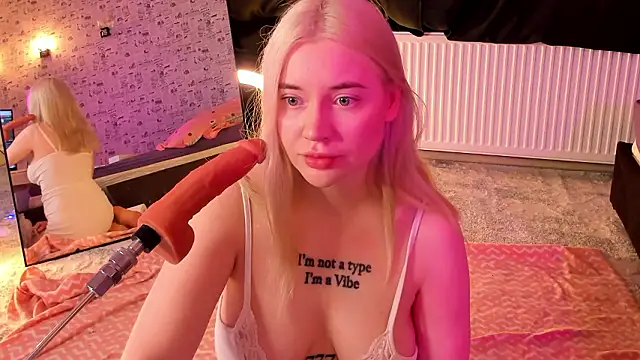 Lillie_Berry's cam snapshot